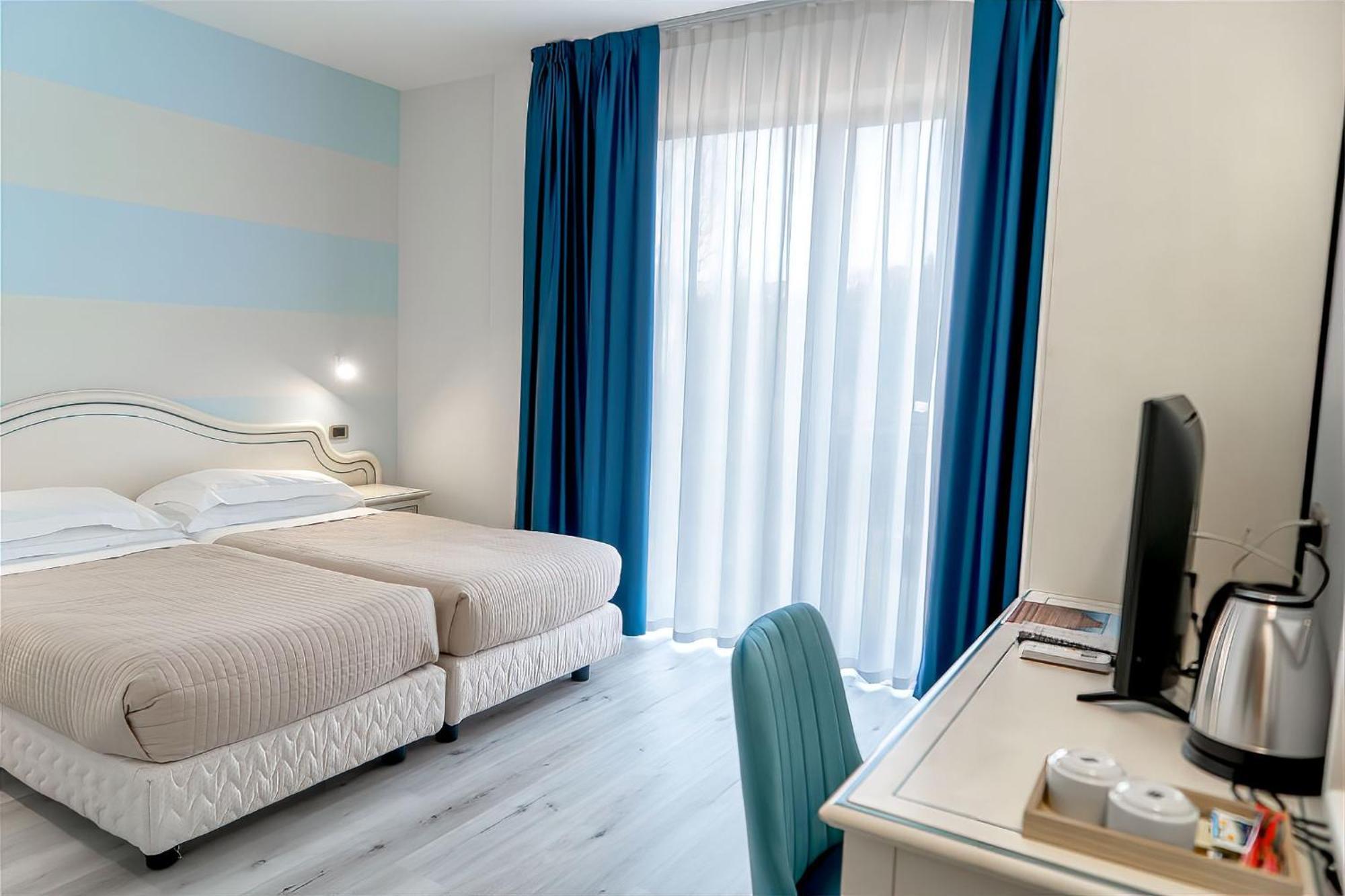 Ahg Riva Del Sole Hotel - Adults Only Moniga del Garda Exterior photo