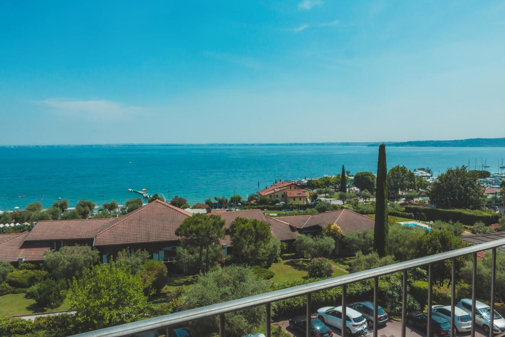 Ahg Riva Del Sole Hotel - Adults Only Moniga del Garda Exterior photo